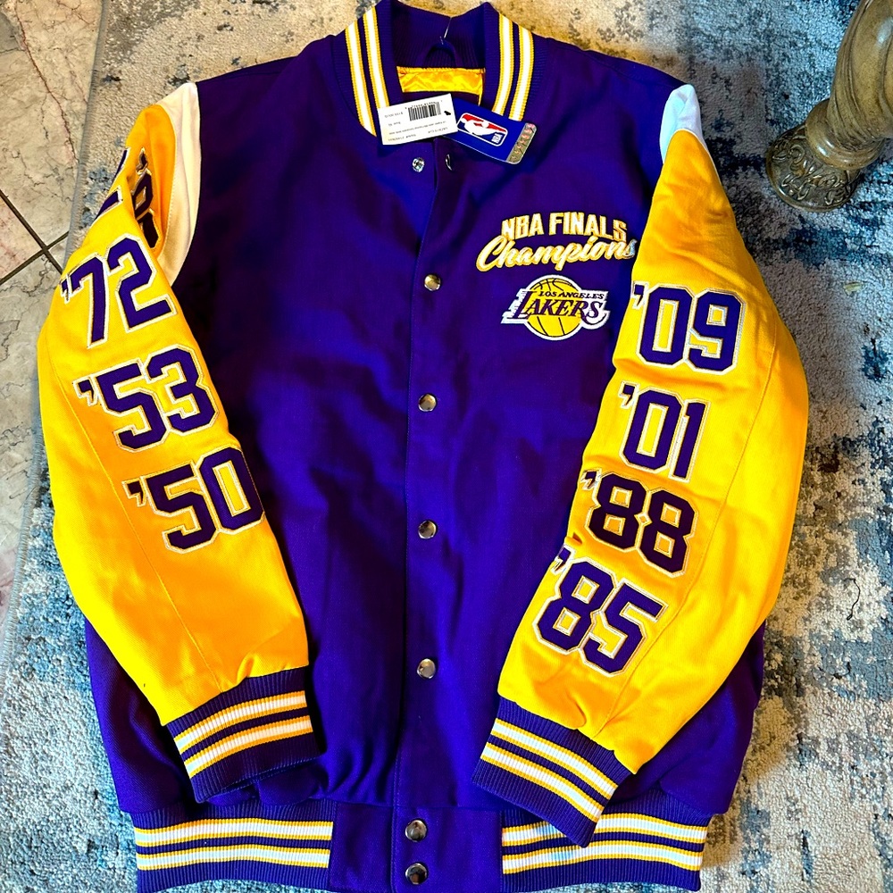 Brand New With Tags men’s Los Angeles Lakers jacket size XL